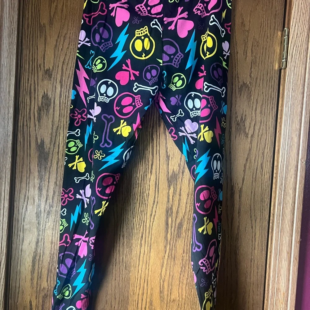 No Boundaries Black and Pink Graphic Leggings - Picture 6 of 6